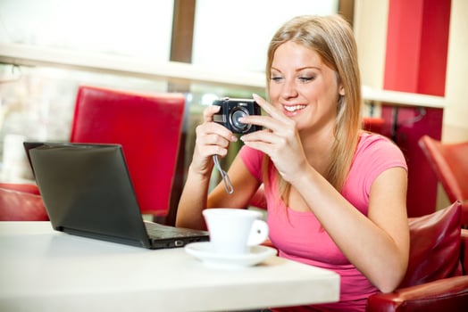 A woman in a cafe photo