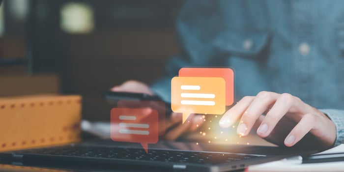Startup or small business entrepreneur ,customer chat response ,order management in online stores, shopping on the internet ,Selling online on the Internet ,SME ,e-commerce photo