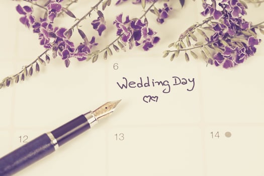 Reminder Wedding day in calendar planning and fountain photo