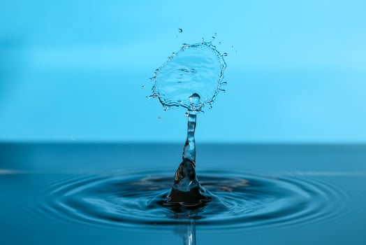 Water droplet drop splash collision dripping pillar reflection refraction photo