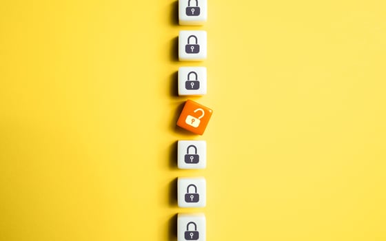 The weak link of defense is exposed. Reveal a chain of secrets, expose illegal schemes. To lay the foundation for the abolition of prohibitions and restrictions. Successful attempt photo
