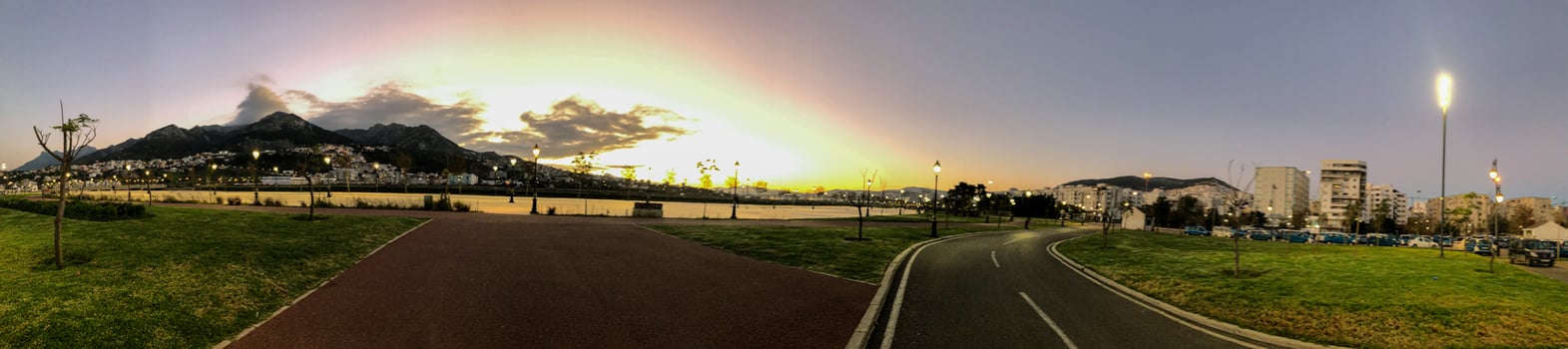 180 degree view of an urban public park photo