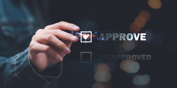 Business Agreements and Approvals ,business contract signing ,Confirmation of contract documents or warranty card ,employment project review ,Checklist with checkmarks and checkboxes ,Assessment photo