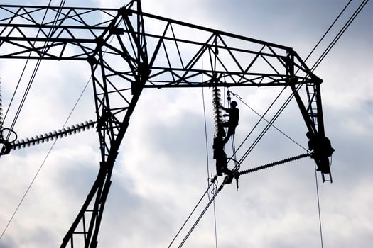 Maintenance of a high voltage pylon photo