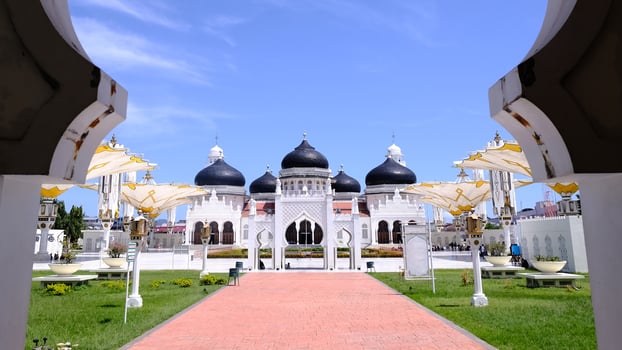 Baiturahman Grand Mosque, a mosque famous for its Middle Eastern architecture photo