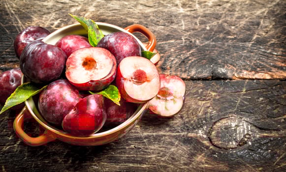 Fresh plums in a bowl. photo