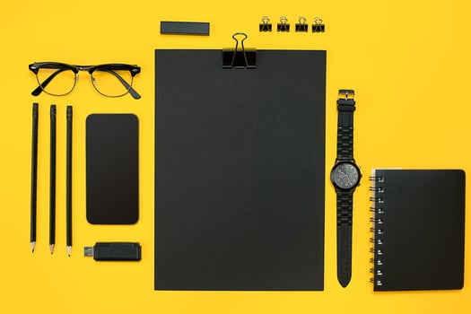 Workplace with office items and business elements on a desk. Con photo