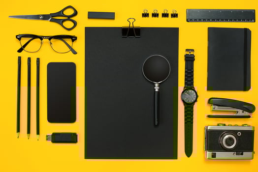 Workplace with office items and business elements on a desk. Con photo