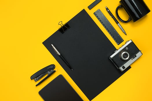 Workplace with office items and business elements on a desk. Con photo