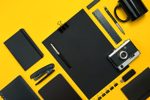 Workplace with office items and business elements on a desk. Con photo