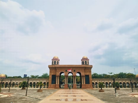 The Islamic Center, the largest mosque in the city of Samarinda, East Kalimantan, is suitable as a tourist attraction photo