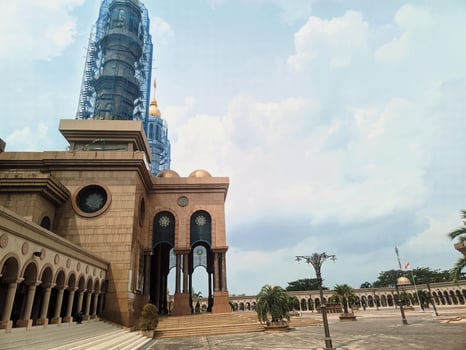 The Islamic Center, the largest mosque in the city of Samarinda, East Kalimantan, is suitable as a tourist attraction photo
