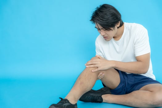 Asia male athlete or spot male having knee injury due to ligament inflammation, man knee pain due to exercise, massage, muscle relaxation, rheumatoid arthritis, gait disturbance, rheumatoid arthritis photo
