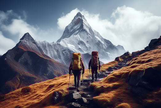 Photo low angle of hikers with backpacks walks in mountain. Group of hikers with backpacks are walking along mountain. Generative AI