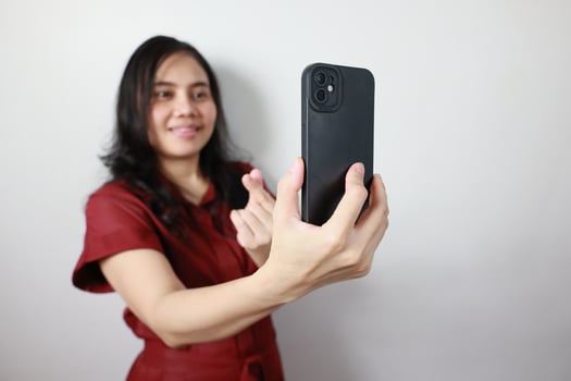 Person of a woman holding phone photo