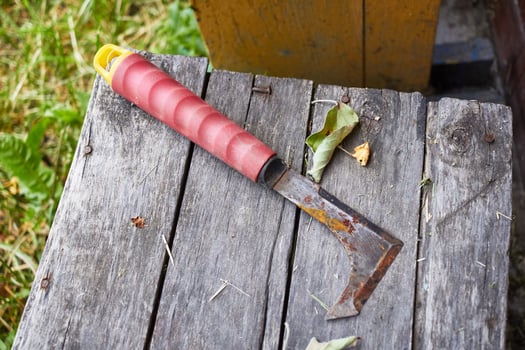 Photo a garden tool for cultivating the land.