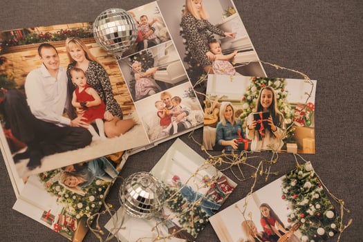 photo next to gifts, garland.