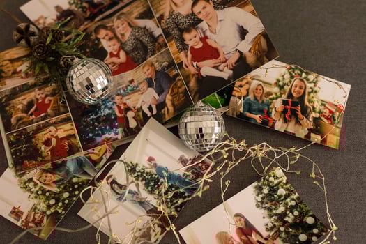 photo next to gifts, garland.