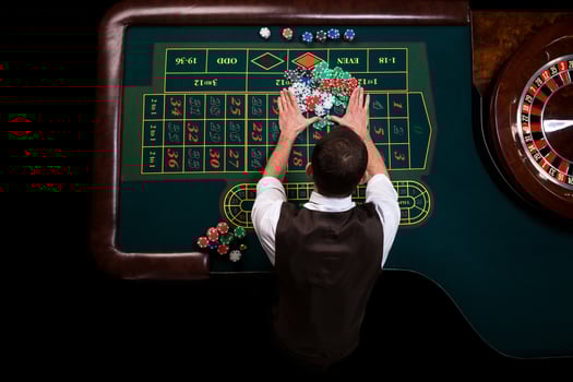 Top view of the casino croupier and the green roulette table. Ga photo