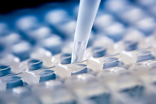 AI generated Macro shot of doctor tip and plastic plate for immunosorbent assay. AI Generated photo