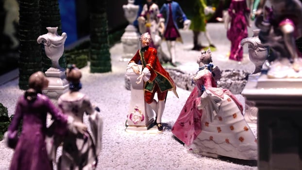 Baroque Meisen figures of an elaborate garden ball, photo