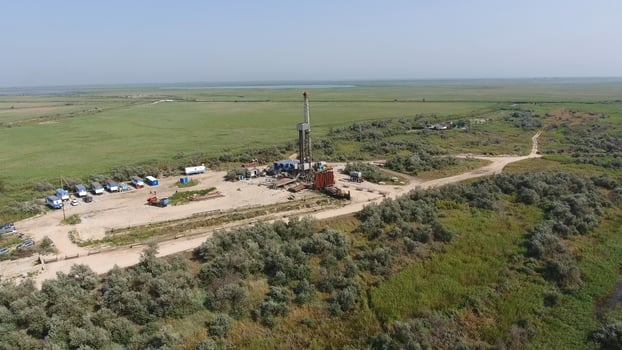 Carrying out repair of an oil well photo