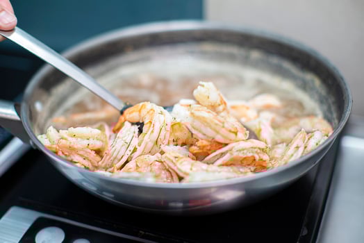 Boil shrimp for sushi or healthy cooking. photo