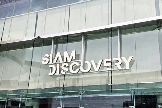 BANGKOK, THAILAND  JANUARY 26, 2024 Siam Discovery Sign. Siam Discovery is a famous shopping mall in Bangkok. It was opened in 1997. photo