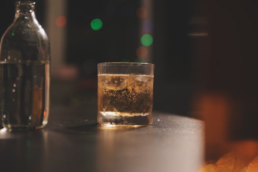 Celebration night, pour whiskey into a glass. Give to friends who come to celebrate photo