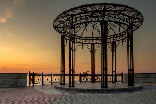 rotunda, installed on the embankment of the Nizhne-Shaitansky pond in Pervouralsk photo