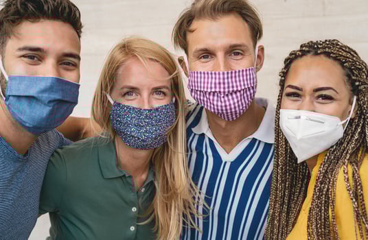 Friends wearing face protective mask to avoid corona virus spread - Young millennial people portrait during coronavirus outbreak - Health care people and youth multiracial lifestyle friendship concept photo