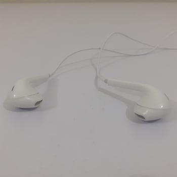 White Colour Earphone photo
