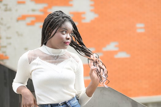 A young woman with his hairstyle and the atmosphere of living in the community. photo