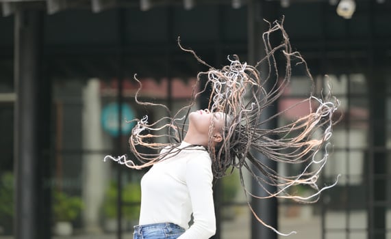 A young woman with his hairstyle and the atmosphere of living in the community. photo