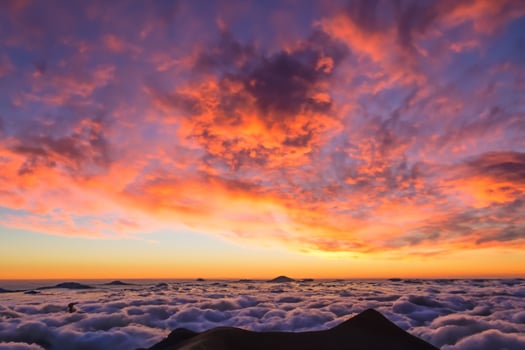 Beautiful Clouds Over the Mountains Create a Harmonious Atmosphere, Painting a Serene and Majestic Scene of Natural Beauty photo