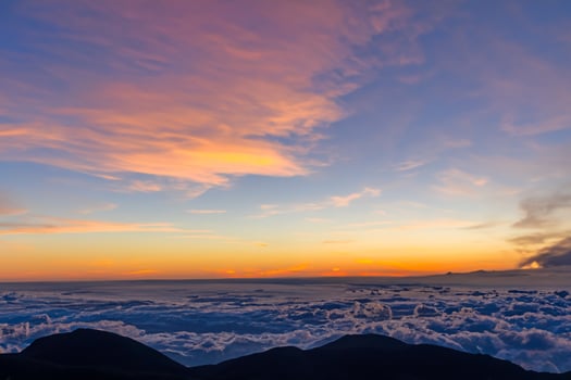Beautiful Clouds Over the Mountains Create a Harmonious Atmosphere, Painting a Serene and Majestic Scene of Natural Beauty photo