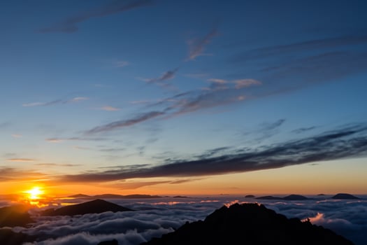 Majestic Sunrise Beautiful Clouds Over the Mountains Create a Harmonious Atmosphere, Painting a Serene and Majestic Scene of Natural Beauty photo