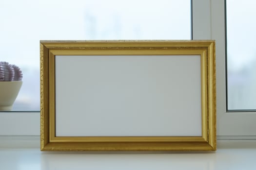 Natural Mockup Photo Paper on Wooden Table for a Realistic and Authentic Presentation, Perfect for Showcasing Designs with a Natural Feel
