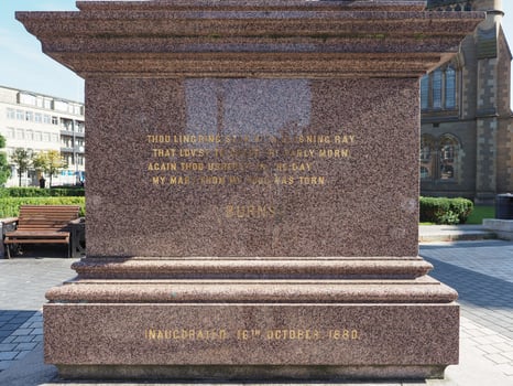 Burns statue in Dundee photo