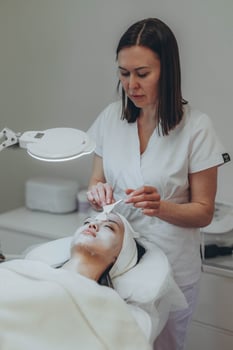 A girl at a cosmetologist does cosmetic procedures. Skin cleansing photo