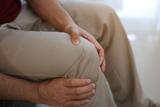 Knee massage to relieve pain, osteoarthritis, knee pain, knee inflammation photo