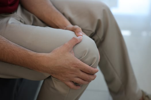 Knee massage to relieve pain, osteoarthritis, knee pain, knee inflammation photo