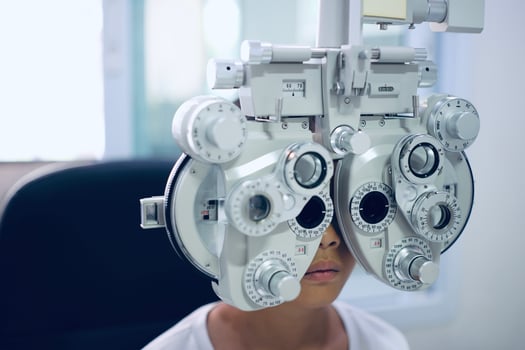 Kid eye test photo