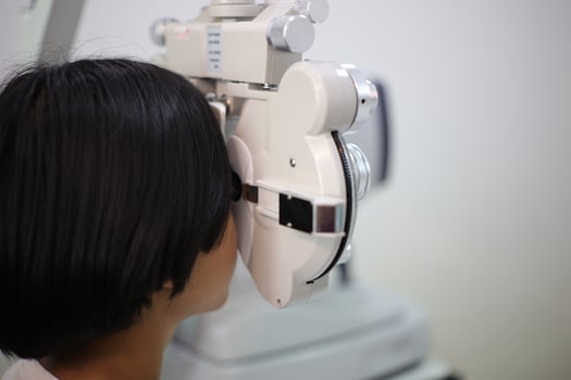 Kid eye test photo