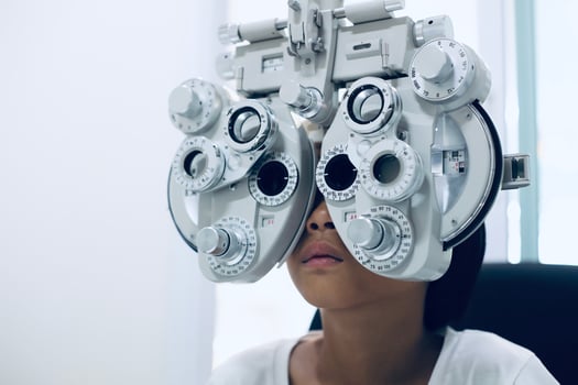 Kid eye test photo