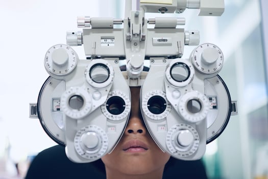 Kid eye test photo
