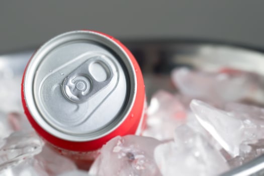 Can soft drinks and ice stimulate the body to crave more sugar, making you hungry more easily, eating more than usual and risking obesity. photo