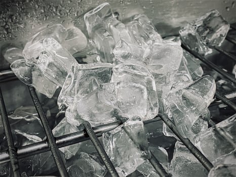 icecubes background,icecubes texture,icecubes wallpaper,ice helps to feel refreshed and cool water from the icecubes helps the water refresh your life and feel good.ice drinks for refreshment business photo