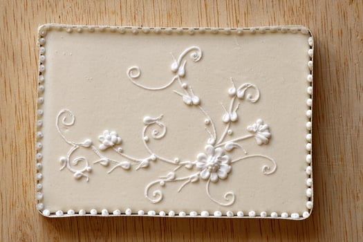 Reference tables for decorating fine wedding cakes photo