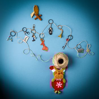 Souvenirs keychains from different cities of the world photo